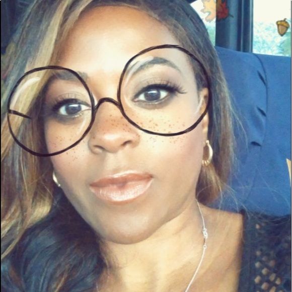 Meet your Posher, Robyn - Picture 2 of 4